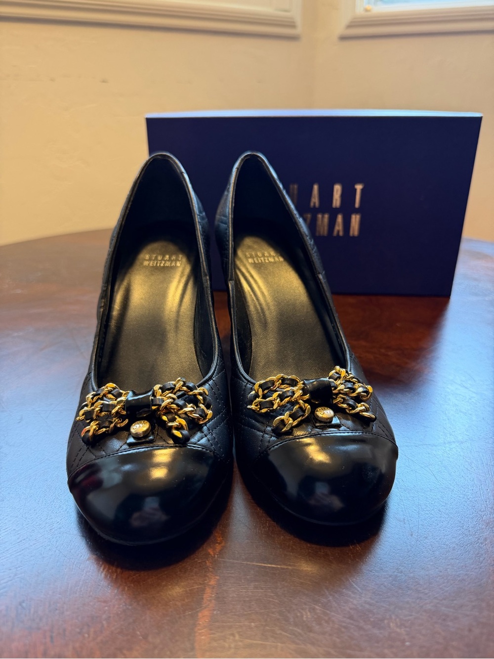 Stuart Weitzman Black Patent Leather Pumps with Gold Bow Chain Detail NIB 2000’s